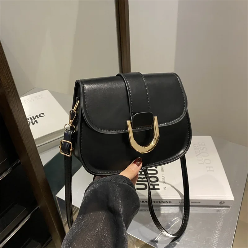 

women's new fashionable textured messenger bag underarm retro and beautiful small school bags