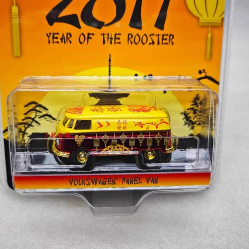

GreenLight Alloy 1:64 T2 Van Varnish & Electroplating Red Car Model China 2017 Year of the Rooster Holiday Gifts Toys