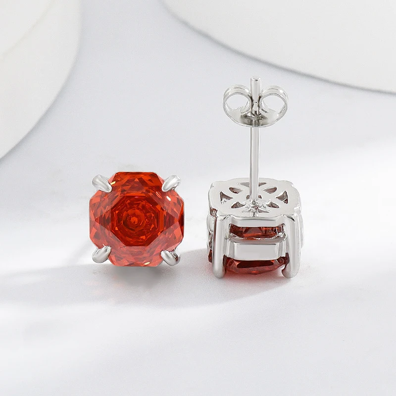 The ladies' best-selling Millennium Rose stud earrings, fashionable octagonal earrings, and elegant jewelry pieces.
