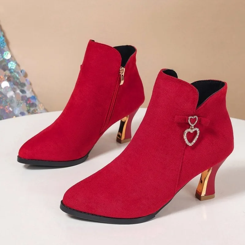 Übergrößen Damen Stiefeletten aus Wildleder mit spitzer Zehenpartie, Strass, hohem Absatz, seitlichem Reißverschluss, Herbst-Winter Damen Party Kurzstiefeletten – Detail 1