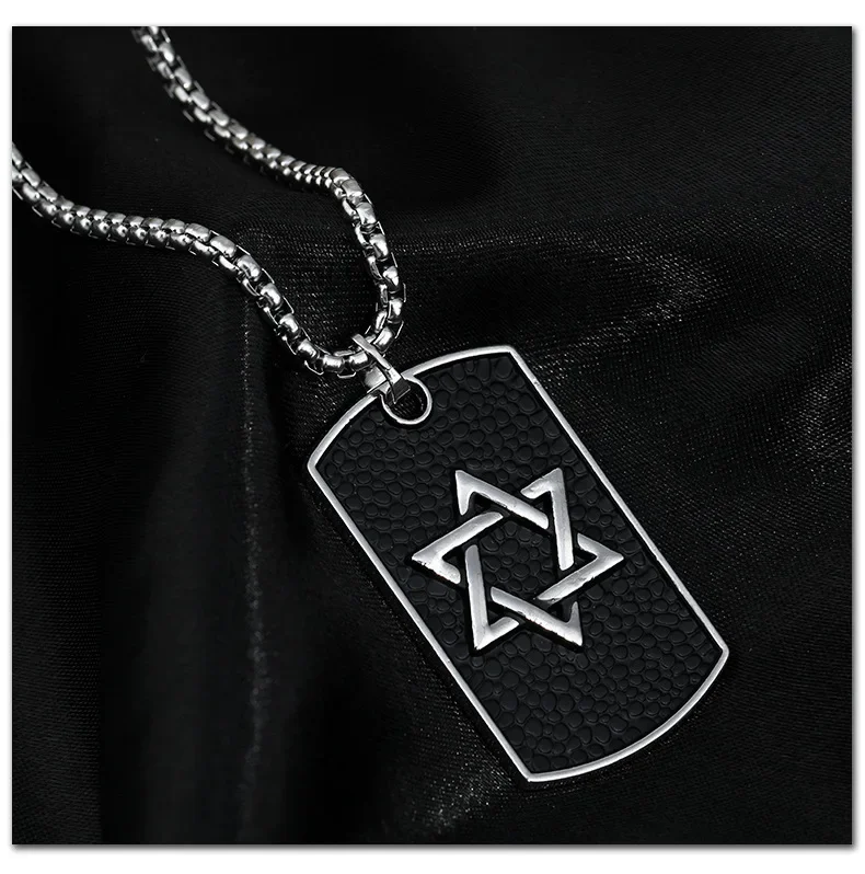

Street trendsetters, titanium steel core sweater chains, men's necklaces, hip-hop accessories, military brand hip-hop pendants