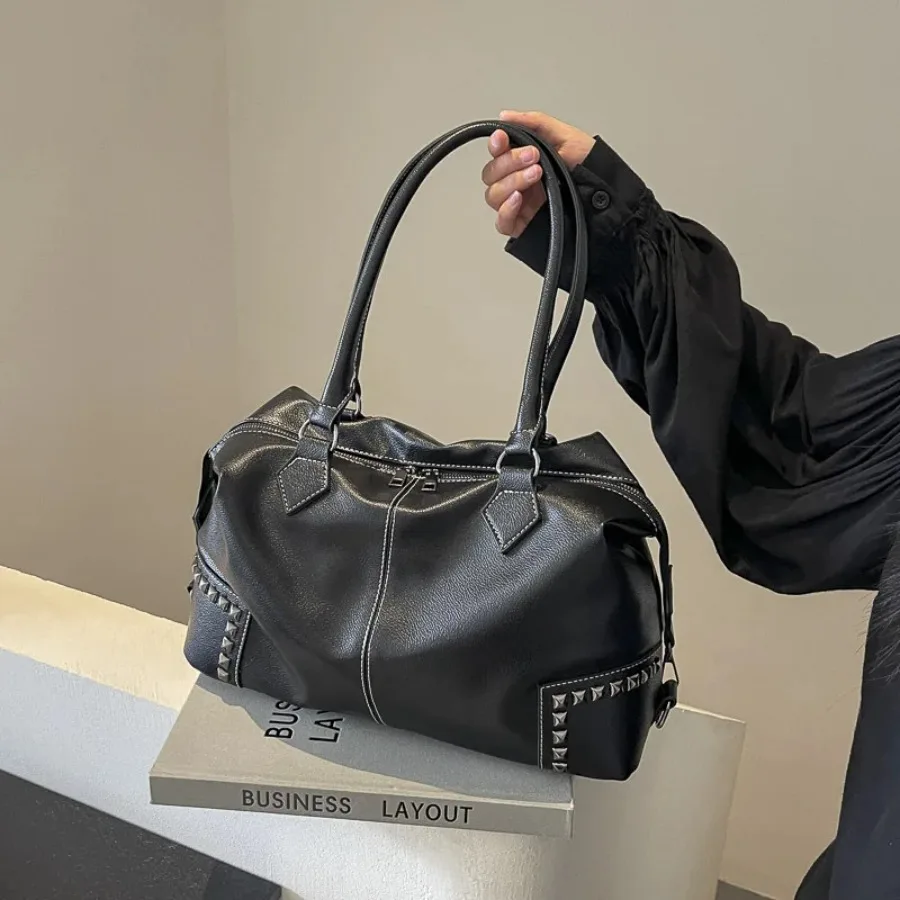 

Новая модная красивая сумка женская сумка щедрая индивидуальная большая вместительная сумка с заклепками диагональная крестовая женская сумка сумки на плечо