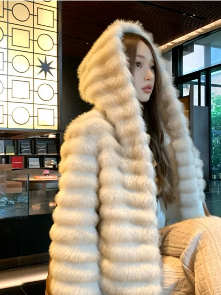 

Fur and fur integrated environmentally friendly fur coat, winter new mink fur coat, women's mink fur short style, high-end hoode