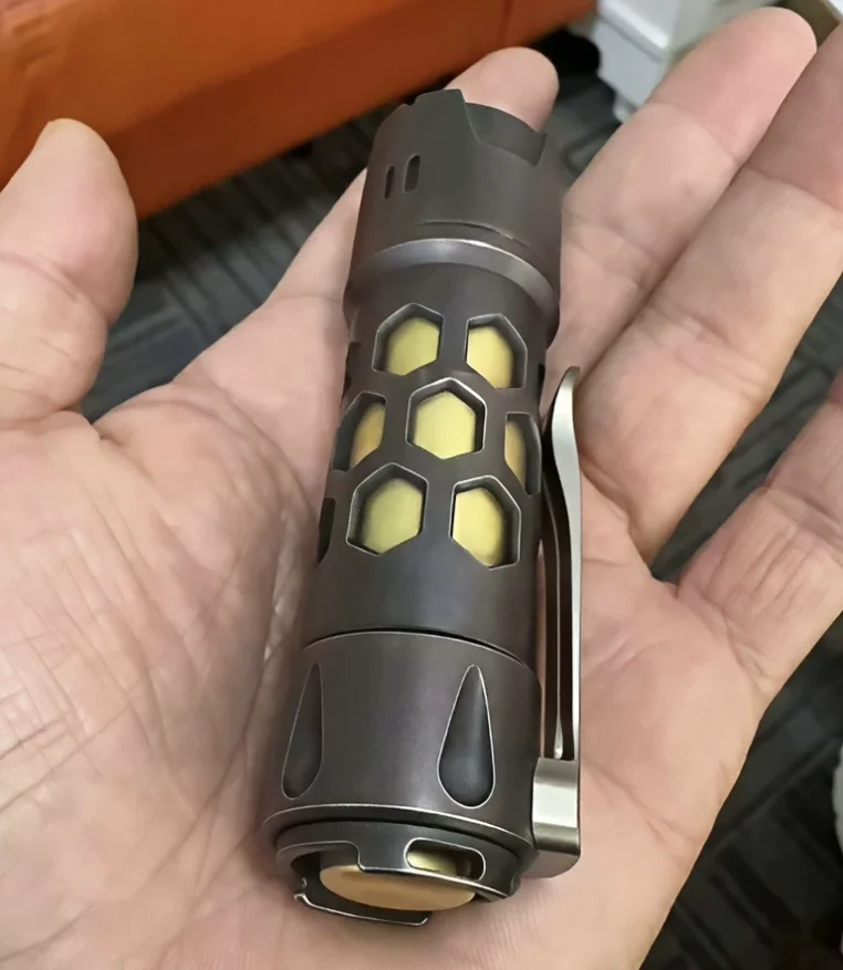 EDC Wontorch honeycomb zirconium alloy version flashlight Outdoor Tools Strong Light Torch Lamp Decompression Toy