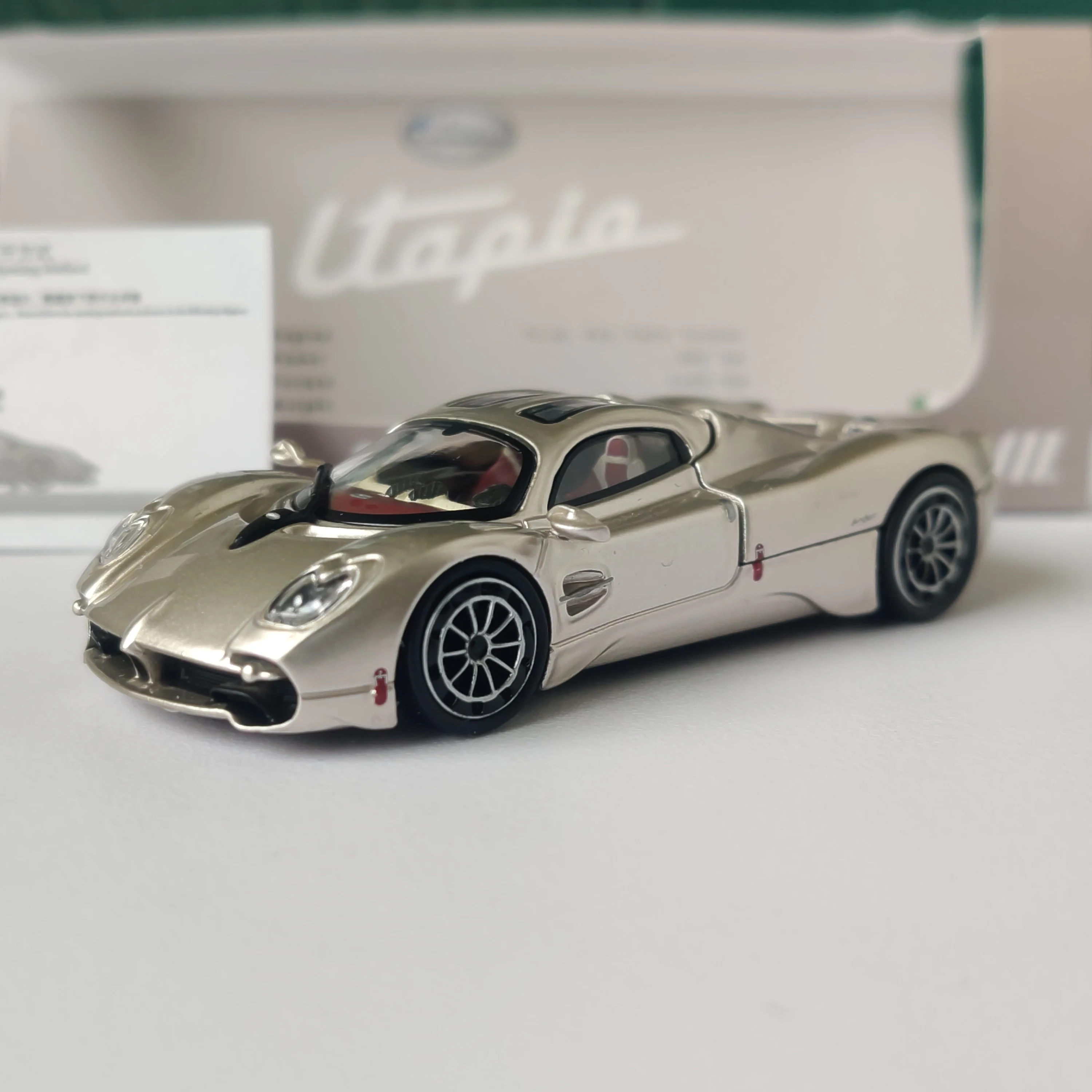 سم باجاني يوتوبيا شامبين جولد 1/64 مجموعة صغيرة الحجم ثابتة مغناطيسية مرفقة سبيكة نسخة نموذج سيارة رياضية #1