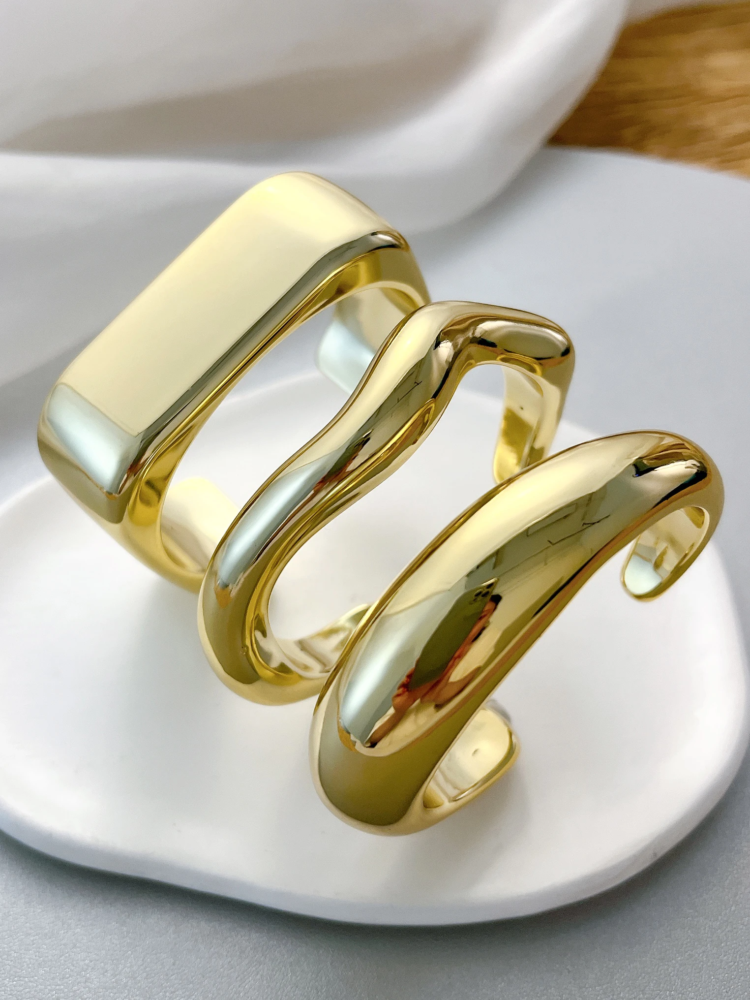 مجموعة أساور مفتوحة من الراتنج باللون الذهبي مبالغ فيها ومزخرفة مكونة من 3 قطع للنساء، مناسبة للارتداء اليومي والحفلات والمواعيد وحفلات الزفاف والمهرجانات وكهدية #5