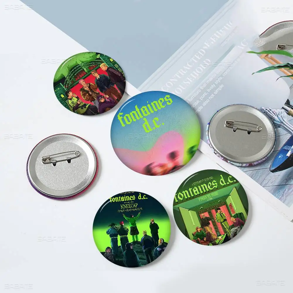 الفرقة F-فونتينز تيار مستمر الرومانسية 58 مللي متر اليدوية بروش الكرتون تأثيري شارة على ظهره مجوهرات اكسسوارات هدايا