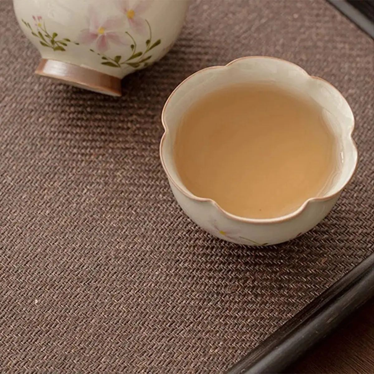 Learned- Chinese Style Grass Gray Small Daisy Bud Cup Drinking Tea Cup Family Tea Set Ceramic Tea Cup