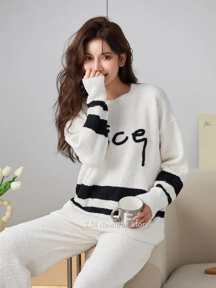 Soft and Luxurious Sleepwear for Women, New Autumn Winter Style with Half-Velvet Fruit Pattern Exterior-Wearable Home Clothes