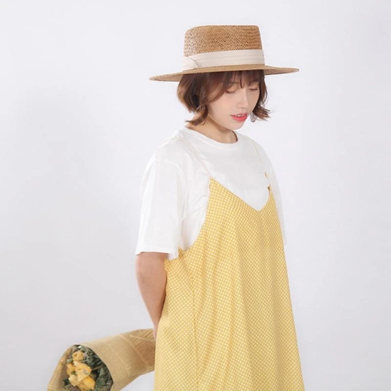 R1WE المرأة الصيف المنسوجة القش النطاقات قبعة الشمس عطلة عطلة شقة واسعة حافة واقية من الشمس عادية في الهواء الطلق قابل للتعديل