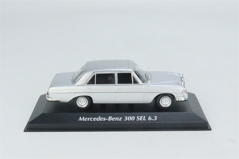 MINICHAMPS 1:43  300 SEL 6.3 1968 blue /silver Model Car