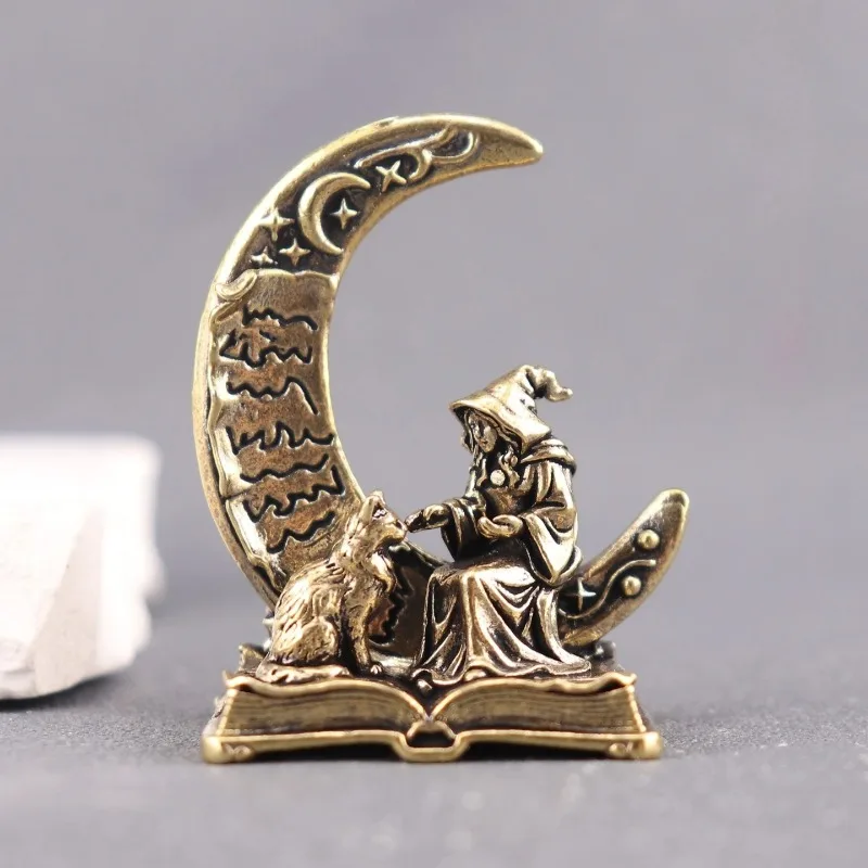 Messing Halbmond Hexenkatzen-Statue Retro Gotische Mini-Figur mit Buchbasis Deko-Ornament für Schreibtisch Altar Schlafzimmer Mystisch