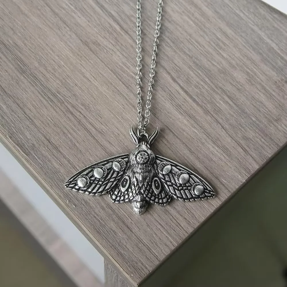 Gothic Deathhead Moth Pendant Necklace Vintage Antique Silver Carved Insect Moth Necklaces for Men Women Punk Witchcraft Hallowe