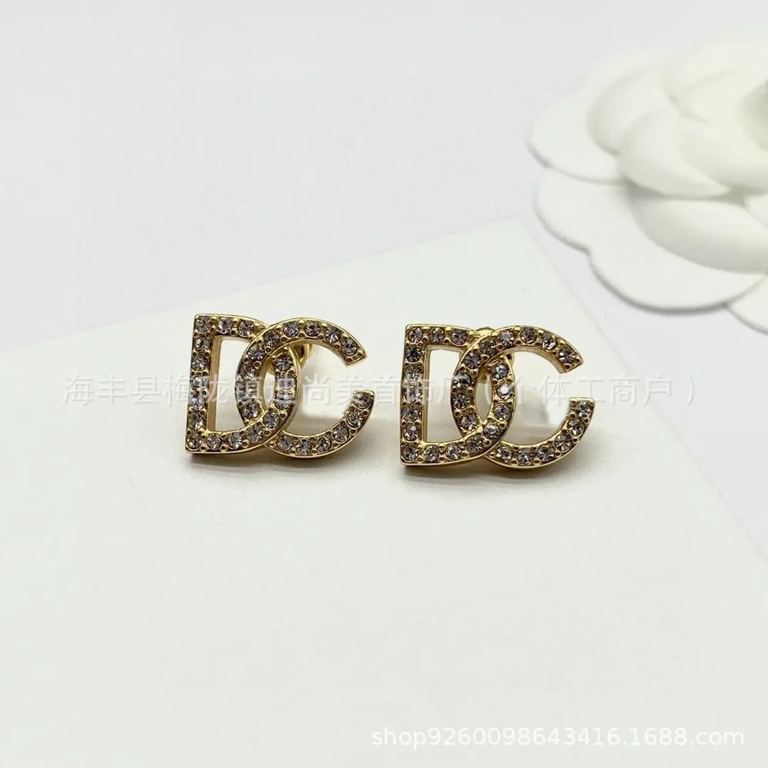 

2026 Dujia Retro Colored Diamond Stud Earrings 'D' Letter Full Diamond Court Style Women's Fashion Jewelry Brass Material