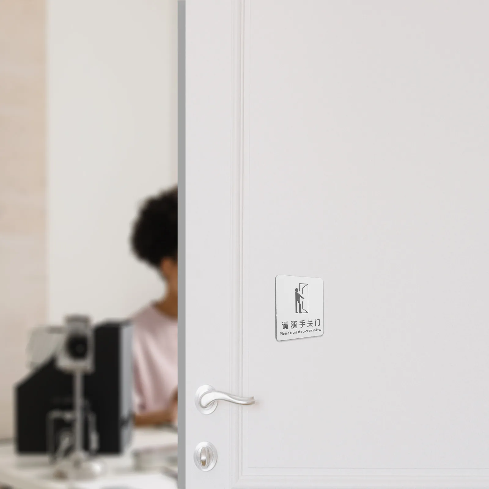 

Please Keep Door Closed Sign Heavy-Duty Aluminum Composite Material Long-Lasting Door Closed Warning Sign for Commercial Safety