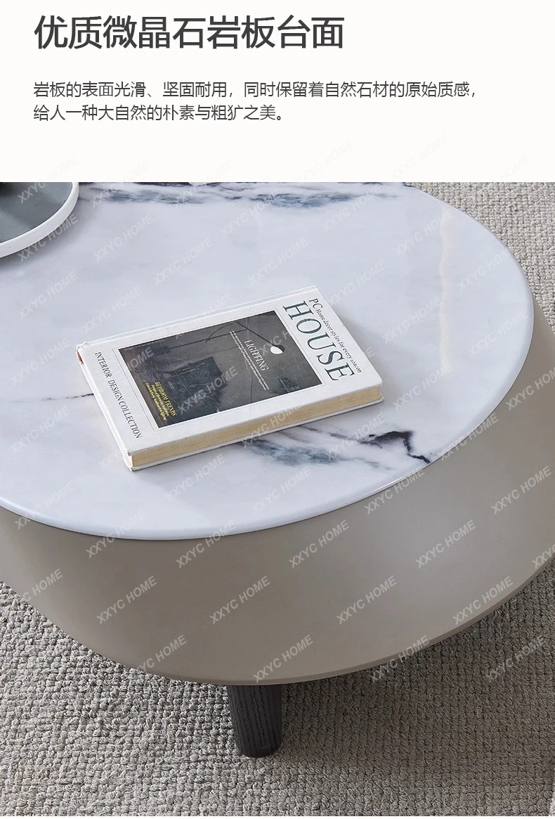 طاولة قهوة ذات بلاطة صخرية وخزانة تلفزيون وغرفة معيشة إيطالية بسيطة وغير منتظمة ذات إحساس عالٍ