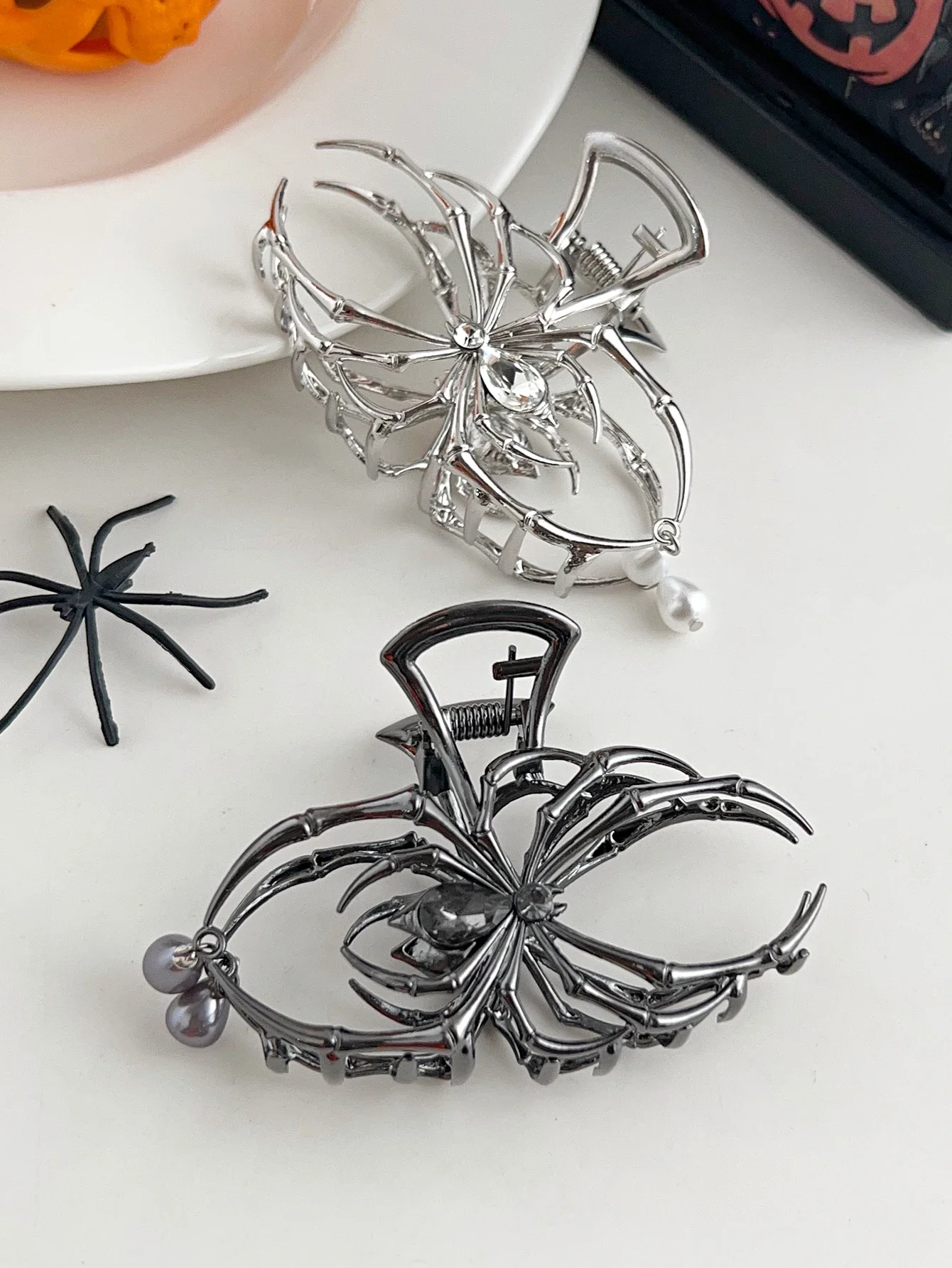 

Fashion Big Sliver Spider Hair Claw Clips for Women Strong Hold Hair Jaw Clips Halloween Hair Accessories for Thick Thin Hair