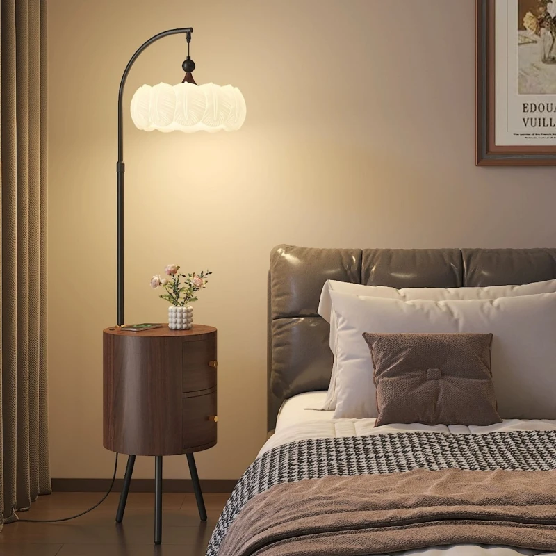 Retro Creative Design Floor Lamp Nordic Bedroom Light Luxury High-end Feeling Bedside Cabinet Shelf Sofa Counter Art Floor Light
