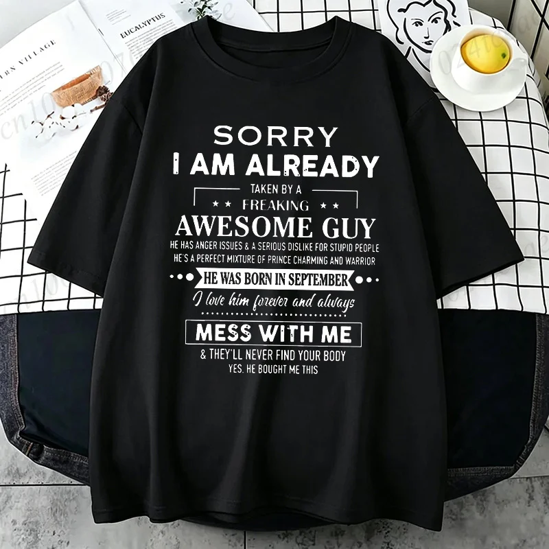 Tut mir leid, ich bin bereits verheiratet mit einem verdammt tollen Kerl. T-Shirt für Paare, modisches, lustiges T-Shirt für Ehemann und Ehefrau – Detail 6