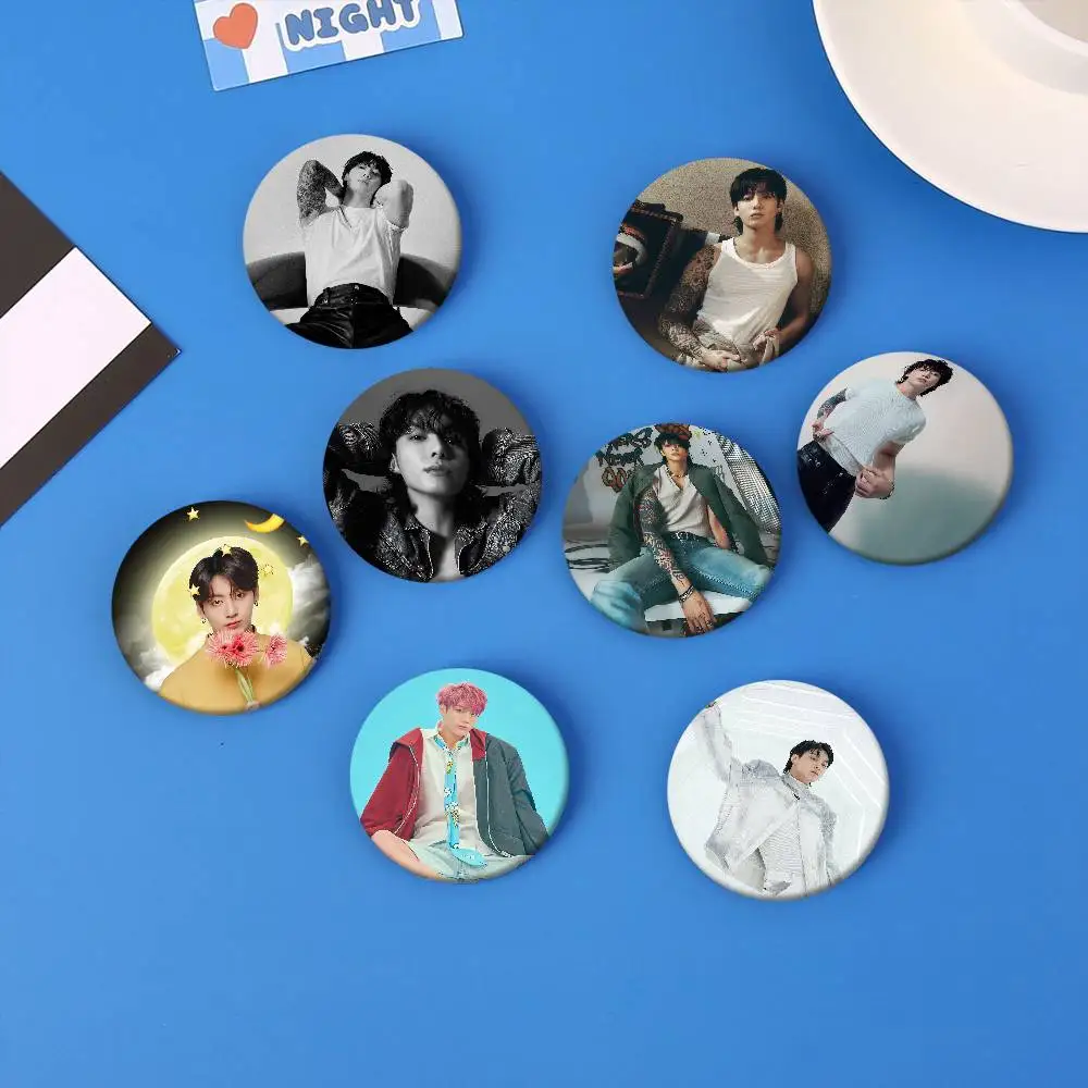 K-pop Singer J-Jungkook 32/44/58MM alfileres de botón personalizables lindo divertido insignia creativa joyería decoración regalos para amigos
