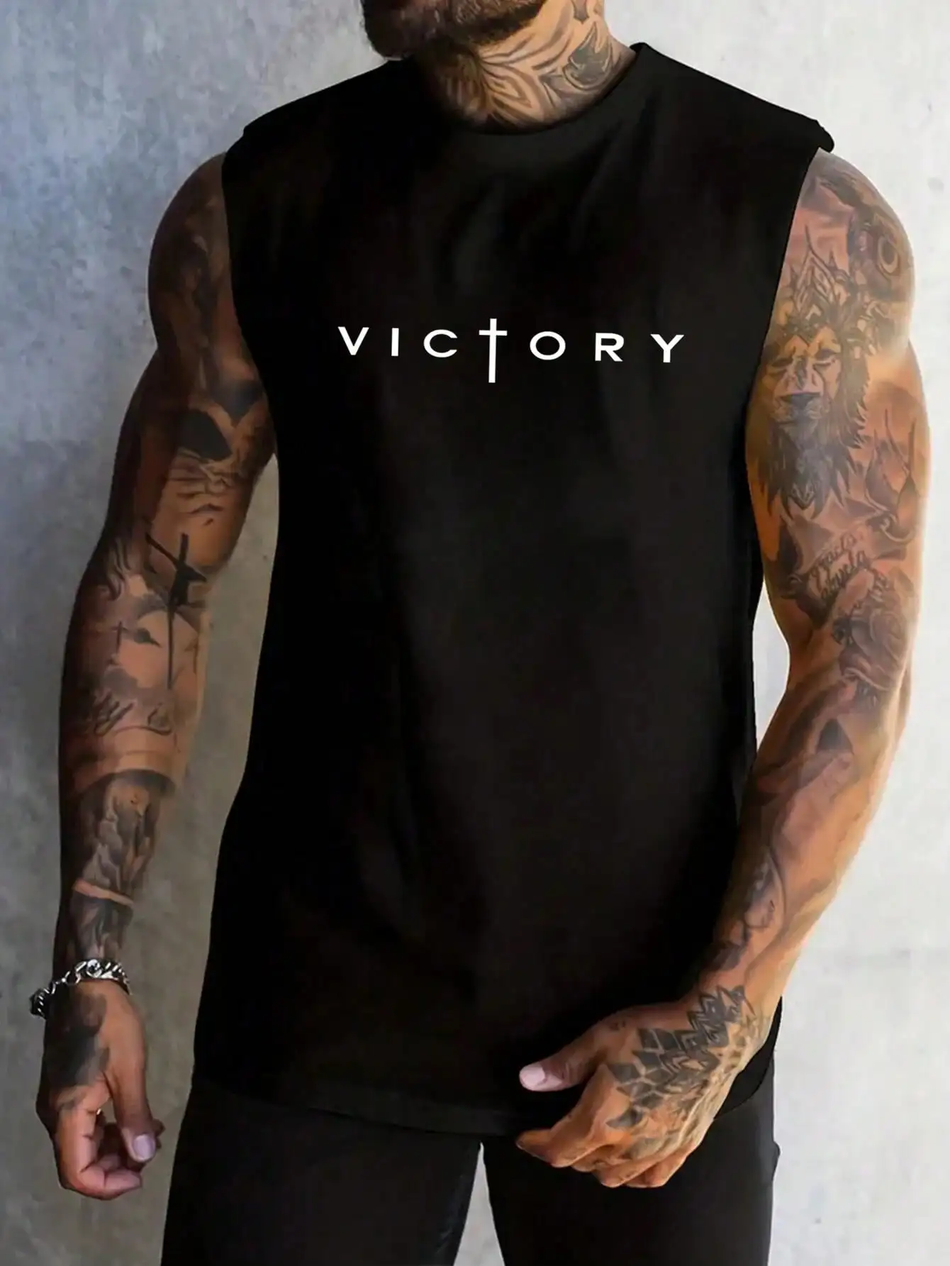 

Мужская черная повседневная майка без рукавов с ярким графическим принтом для ежедневной носки