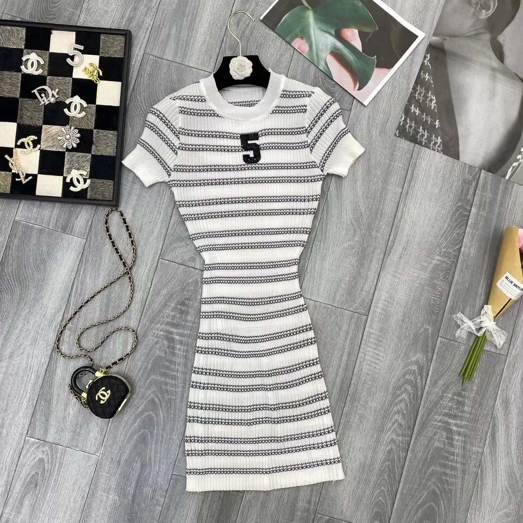 

2024 Knitted Summer New Number 5 Beading Sequin Flower Striped Dress Short Sleeve Round Neck Pullover Slim Women's Dress F312