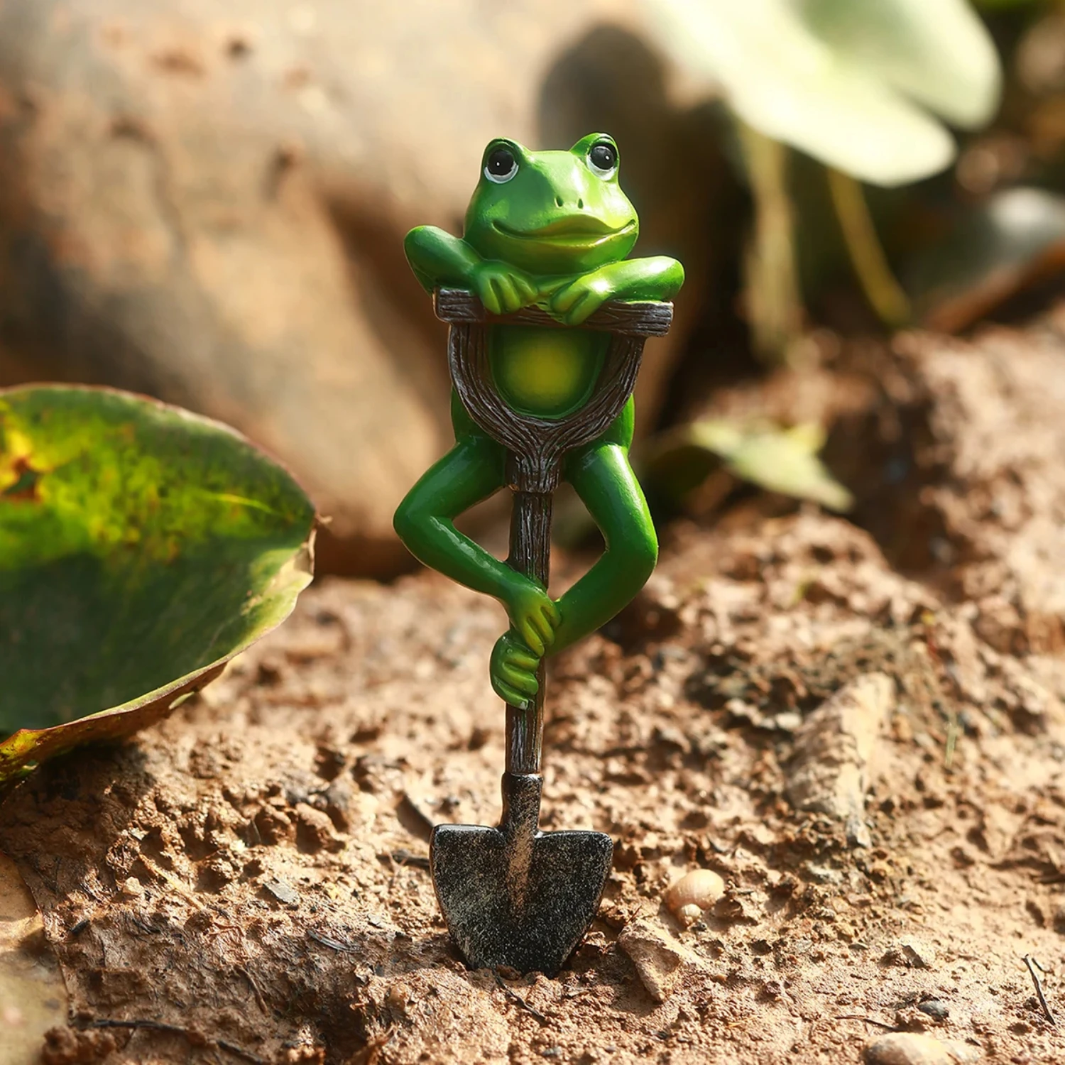 Increase the charm of your outdoor space with this delightful 1pc creative bonsai frog, rabbit, turtle, and gnome shovel garden 