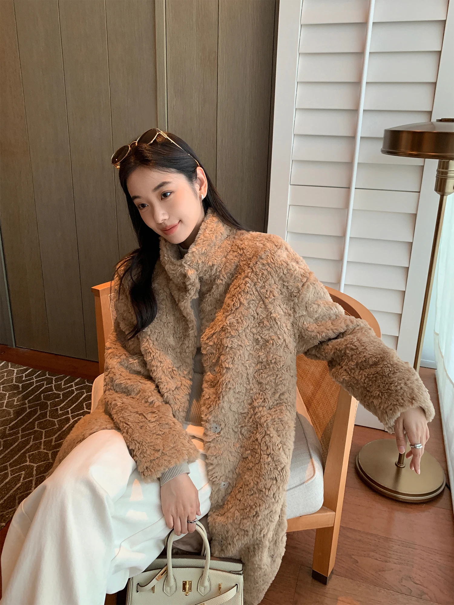 

Женское пальто Mulvan средней длины с воротником из овечьей шерсти, теплое, повседневное, с длинными рукавами, верхняя одежда, приталенный крой, зимняя мода