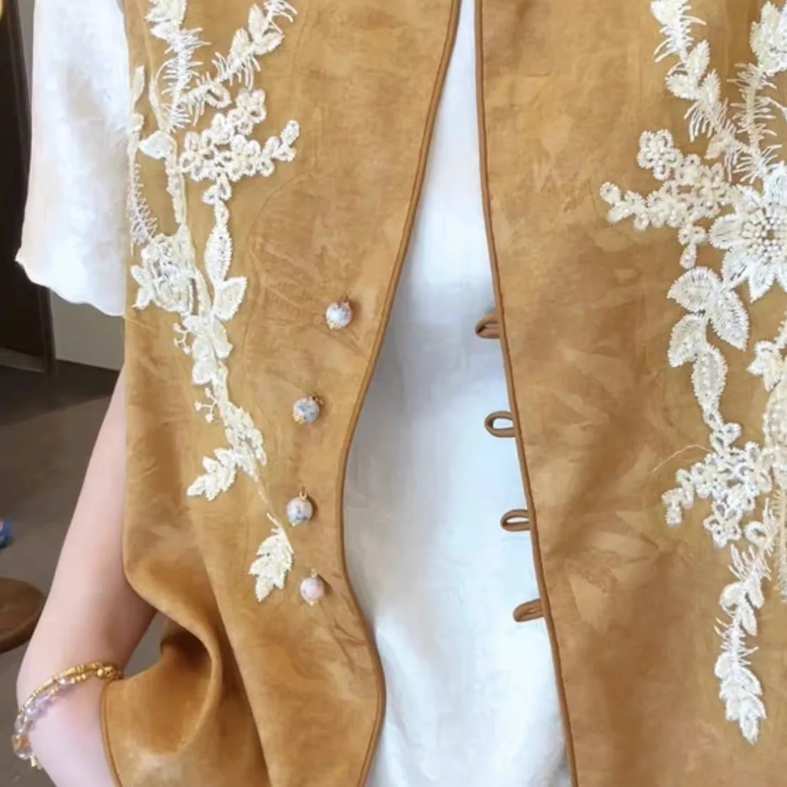 

New Chinese Sle Embroidered Heavy Work round Ne Vest Women Ele Loose Versatile Slimming oulder Pad Faionable