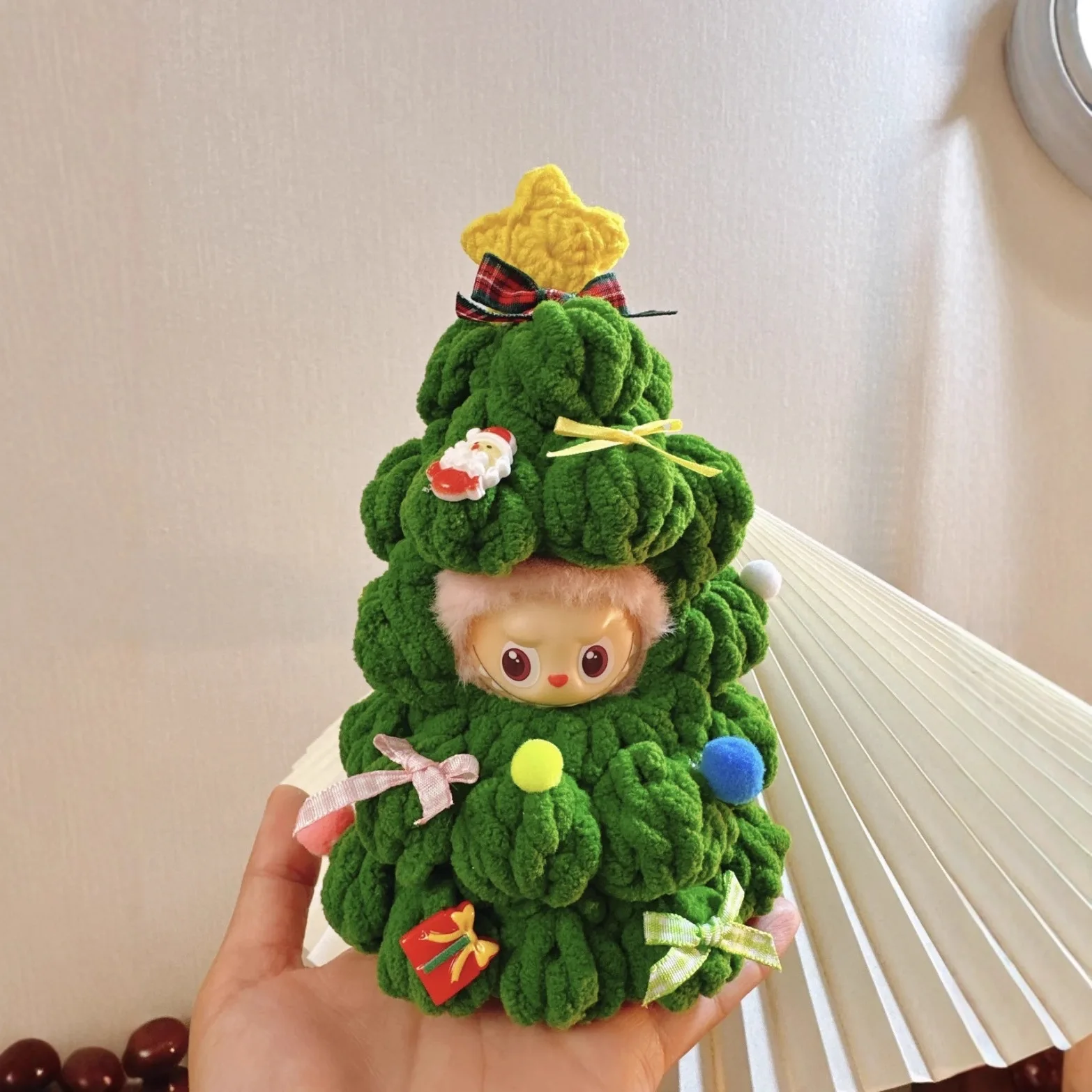 

Готовые изделия подходят только для одежды и кукол Labubu поколения 4,0. Рождественская одежда и деревья ручной работы.