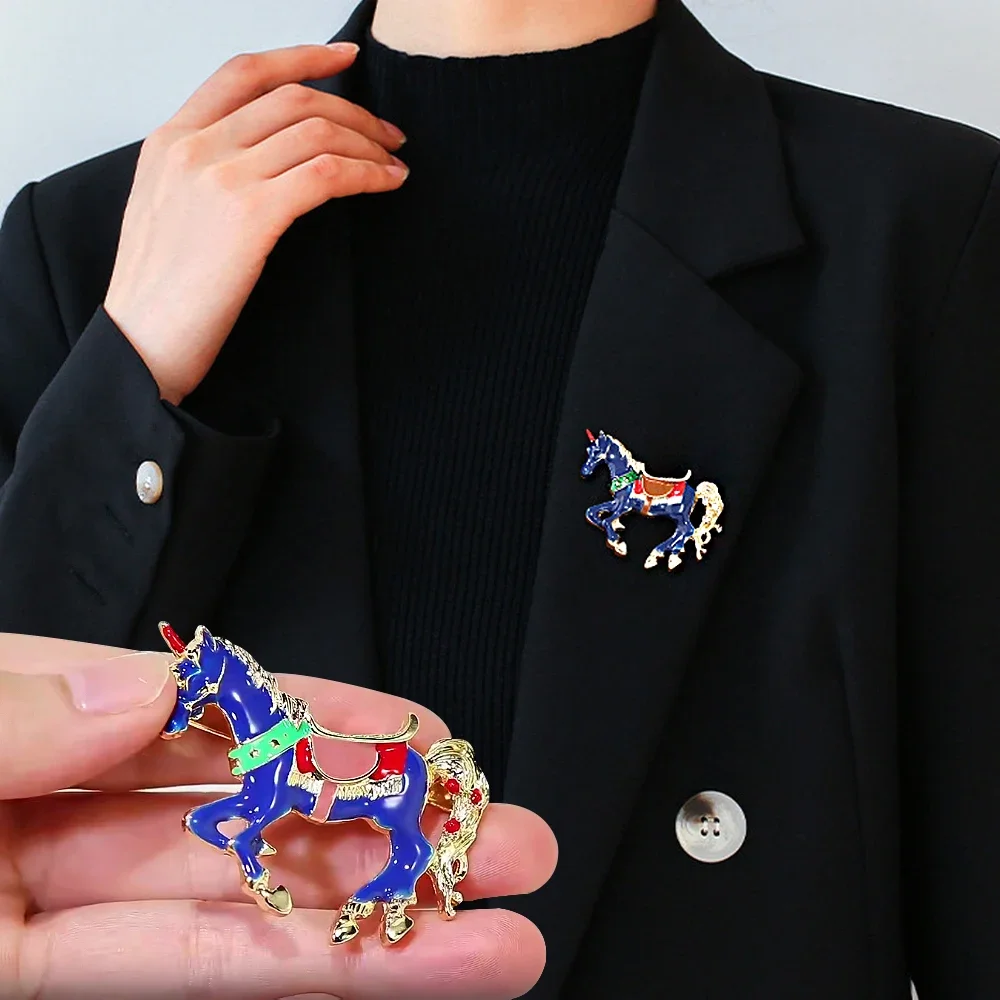 Exquisite Enamel Horse Brooch Rhinestone Galloping Steeds Horse Lapel Pin Hat Bag Badge Backpack Coat Decoration Kid Party Gift