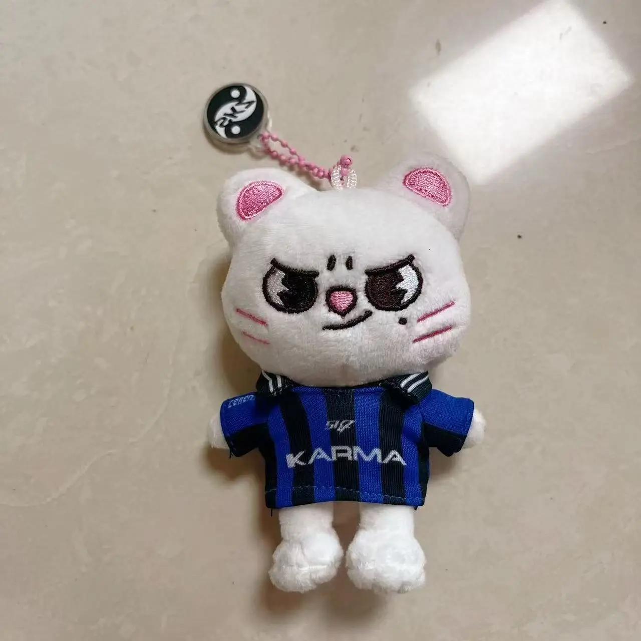 Verdwaalde kinderpop KARMA hanger schattige pluche SKZoo pop