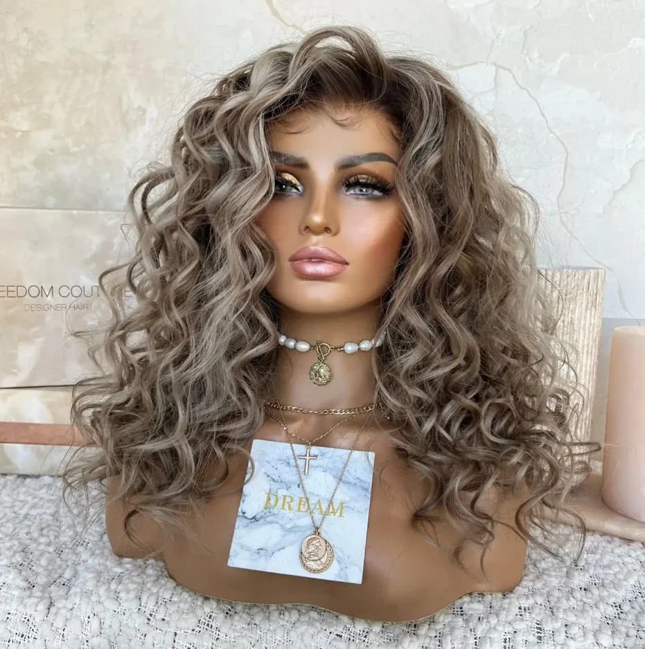 Wig Keriting Pirang Abu Wig Rambut Keriting Panjang Sintetis untuk Wanita Wig Ombre Gelombang Gaya Rambut Halus Kostum Pesta Karnaval Wig Biasa