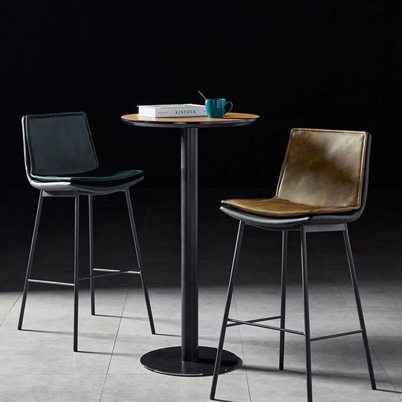 Tabourets de bar hauts design, esthétique moderne et relaxante, chaises de bar d'extérieur minimalistes, tabourets de plage en cuir, mobilier tendance