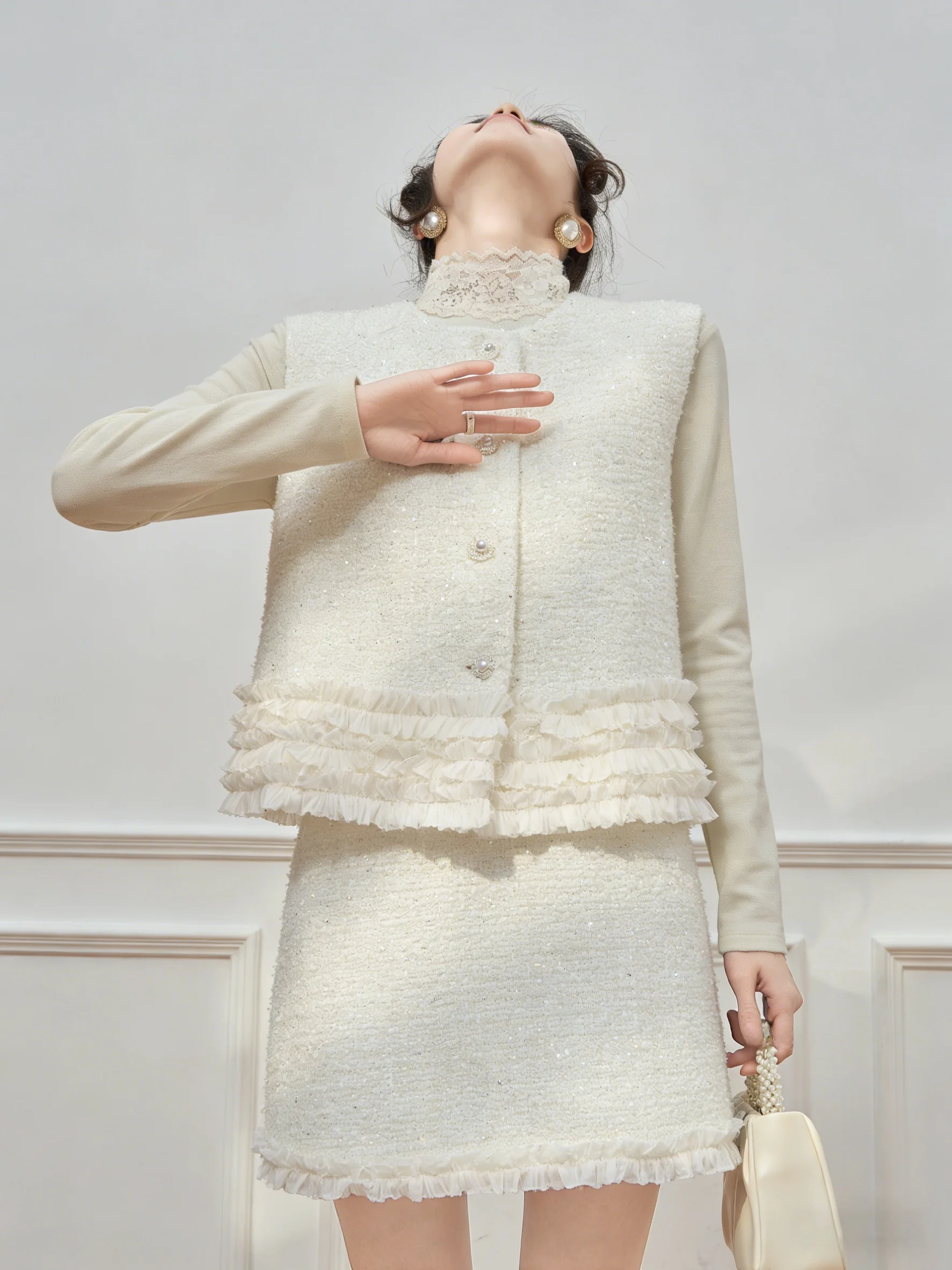 

Бежевый комплект из жилета и юбки с кружевной отделкой и пайетками, женский, в корейском стиле, роскошный зимний модный наряд в стиле «Маленькая Франция»