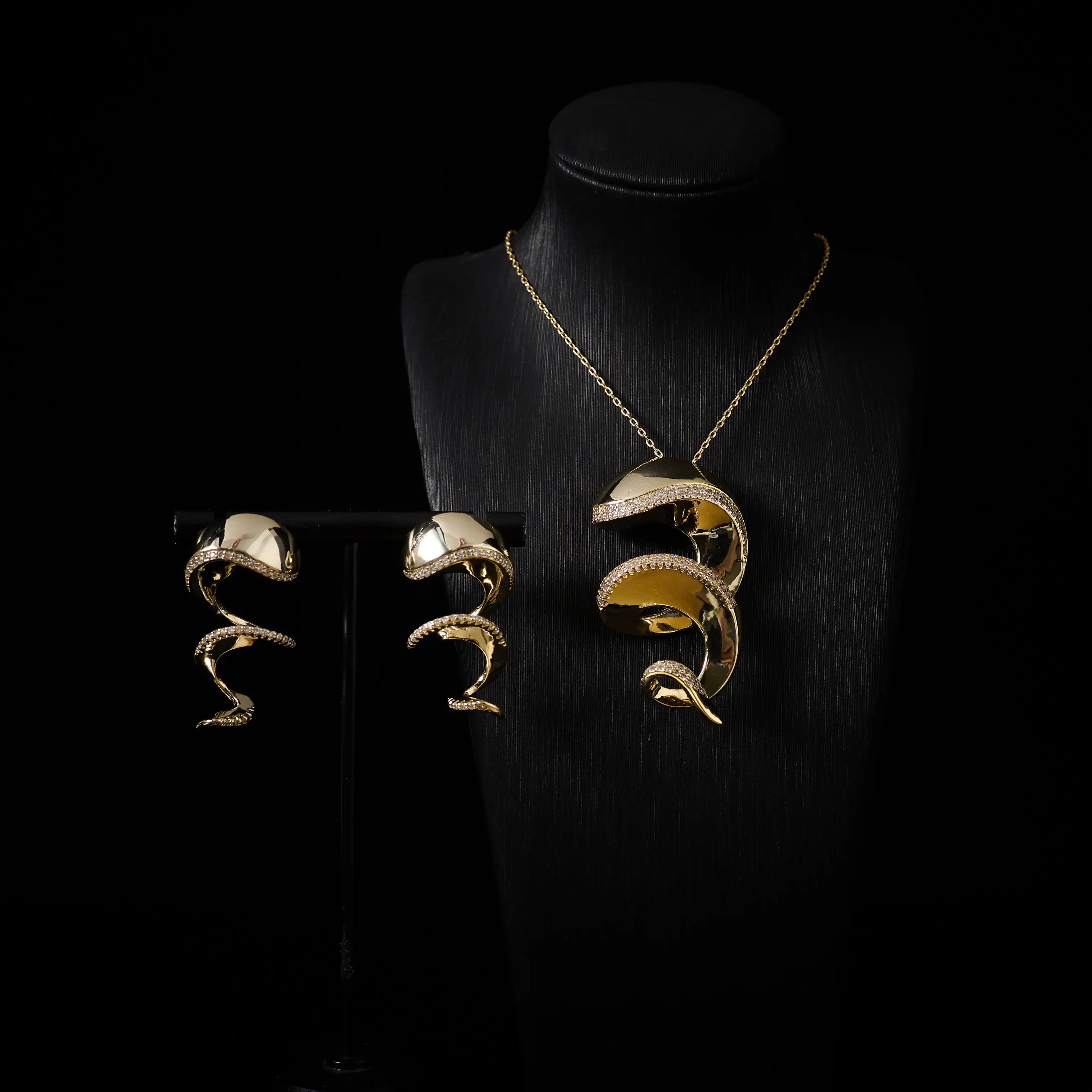 

IN JEWELIFE Dubai Trendy Link Chain Big Pendant Necklace Earring Set Gold Plated Cubic Zirconia Jewelry Sets Women's Accessories