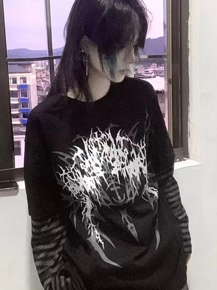 

QWEEK Y2k Gothic Harajuku Goth Grunge T Shirt Women Striped Demon Punk Print Oversize Black Long Sleeve Tees Top 2024 Autumn