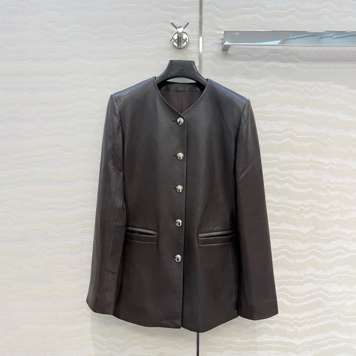 2026 High quality women's collarless leather jacket with metal buckle, simple commuting straight tube--hb801