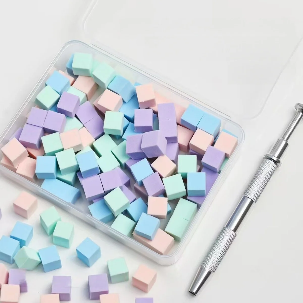 100pcs Nail Art Sponges Nail Polish Gradient Smudging Tool Dabbing Sponge DIY Nail Art At home Manicure Spones With Claw Clip