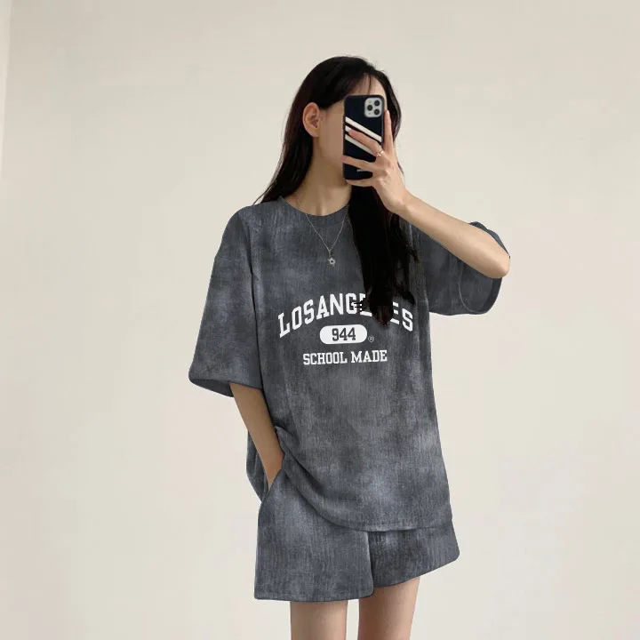 

Cute Letter Print Pleated Sportswear Set Summer Casual round Neck Two-Piece Suit for Women College Style Five-Quarter Pants
