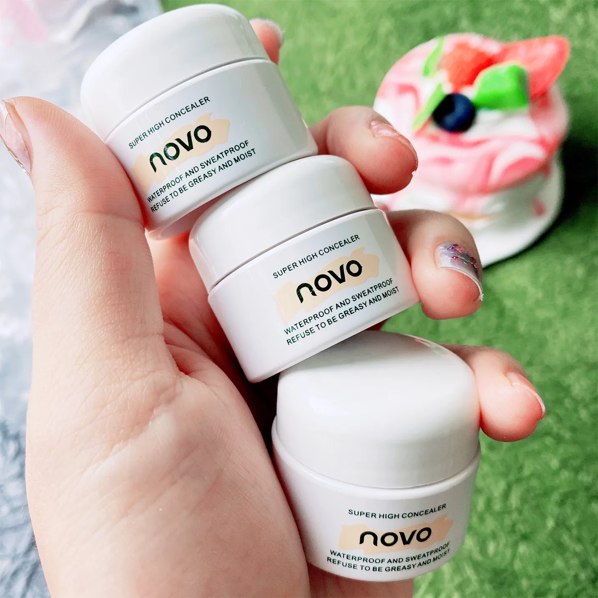 NOVO Brightening Concealer Waterproof and Sweat Resistant Strongly Covers Spots Facial Acne Marks Dark Circles Face Makeup