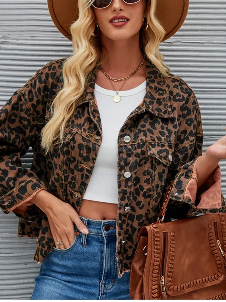 Casaco jeans com estampa de leopardo feminino, lapela, manga comprida, jaqueta curta, streetwear feminina, moda casual, pendulares, nova tendência, outono, inverno