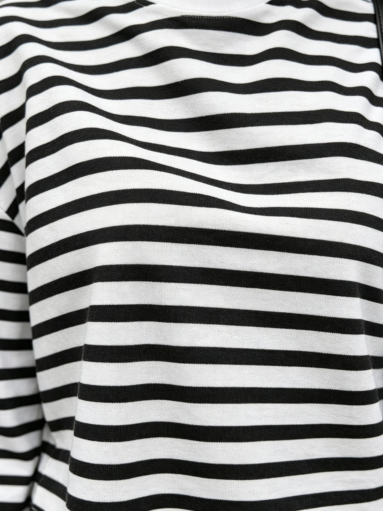 Lässiges, locker sitzendes, gerades, gestreiftes Langarm-T-Shirt – Detail 5