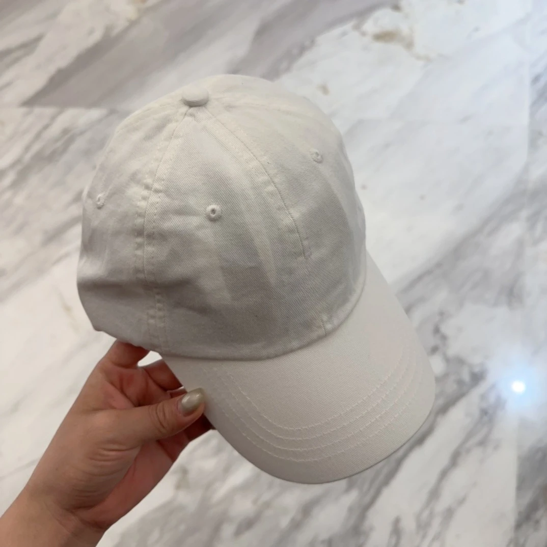 

Baseball Cap for Men Women Lightweight Breathable Design Perfect for Sports Activities Holiday Gifts Fashion Versatile Outdoor