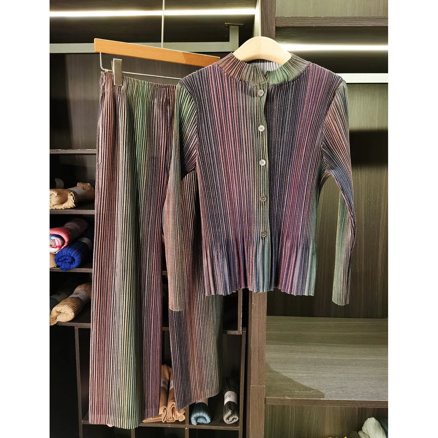 Miyake Folds 2026 Spring New Fashion Gradient Color Matching Single-breasted Top + Elastic Waist Straight Pants Set Female Pleat