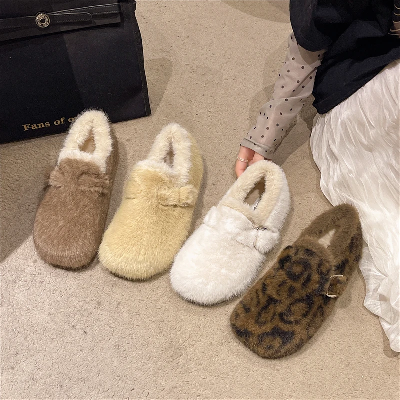 حزام مشبك أحذية صوفية المرأة 2025 ملابس خارجية الخريف والشتاء جديد لينة سوليد الانزلاق على أحذية قطنية حرارية المخملية