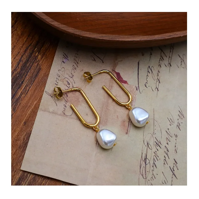 

French Retro Natural Freshwater Pearl Earrings, High-end Niche Design, Light Luxury Fashion Personalized Earrings