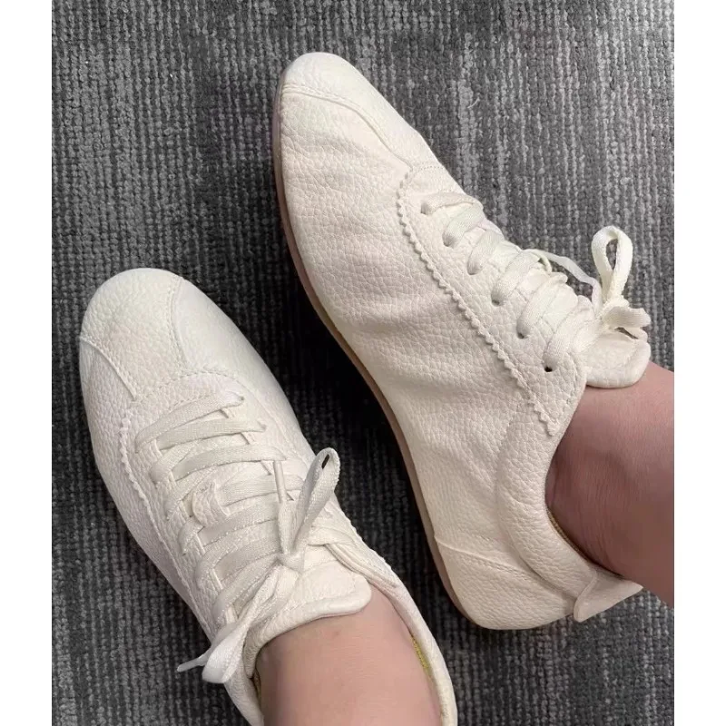 2026 Autumn Casual Women's Shoes Solid Soft Leather Flats White Sports Board Shoes Lace-up Running  Training Shoe Fashion Loafer