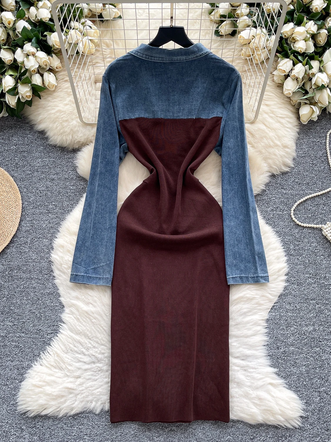 فستان محبوك بأكمام طويلة بتصميم أنيق وجريء للنساء، فستان خريفي طويل بياقة مقلوبة وتطريز دينيم، يمنح مظهراً نحيفاً وجميلاً