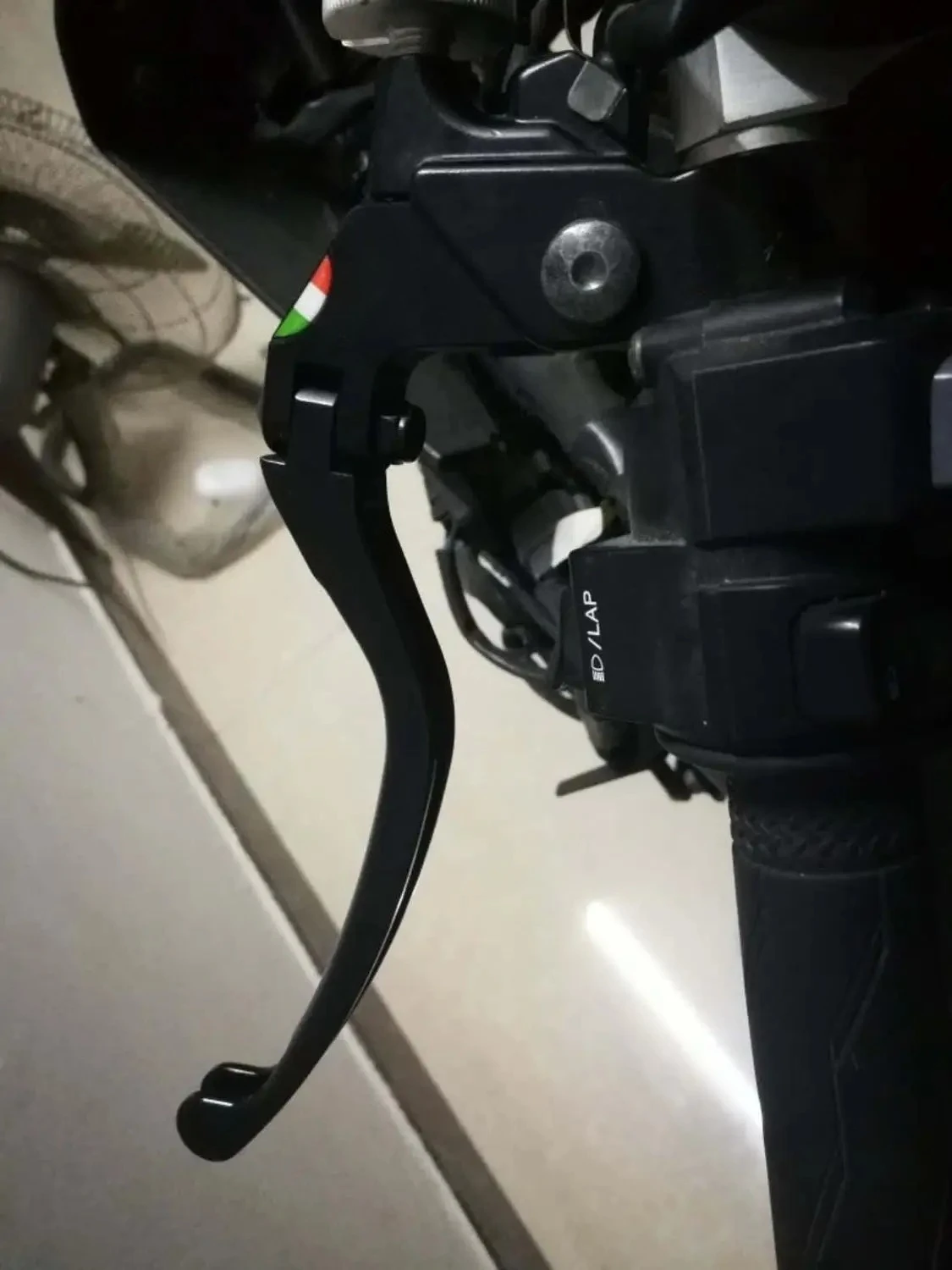 ADJUSTABLE FOLDING Brake Clutch Levers For YAMAHA YZF R1/R1M/S 2015-2020 YZF-R6 2017-2020 CNC Aluminum Handles Lever Accessories